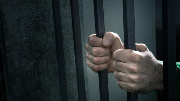 Detienen hombre que era buscado por organizar viaje ilegal