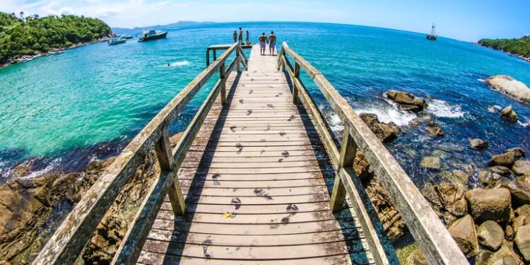 Dólar y turismo: sorpresas, incertidumbre y el rebusque de los argentinos para poder viajar al exterior en un contexto económico volátil