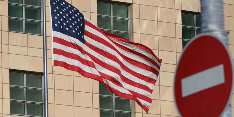 EEUU impone restricciones de viaje a 28 cargos cubanos
