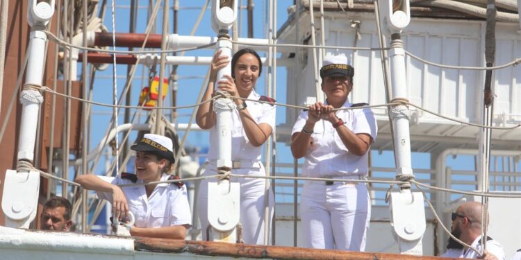 El buque 'Juan Sebastián de Elcano' regresa a Cádiz tras concluir su 94 crucero de instrucción
