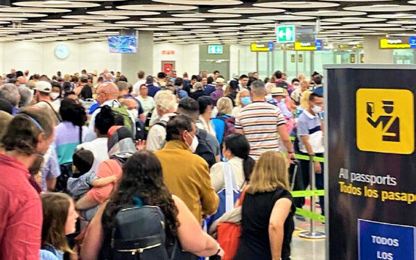 El caos aéreo no está afectando a las reservas, aunque sí al sector viajes