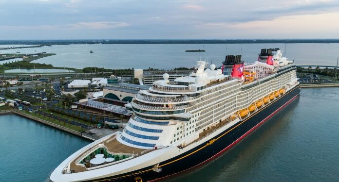 El crucero Disney Wish zarpa en su viaje inaugural
