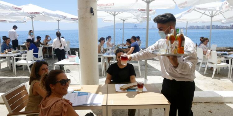 El turismo europeo no remontará el vuelo con la actual escasez de más de un millón de trabajadores