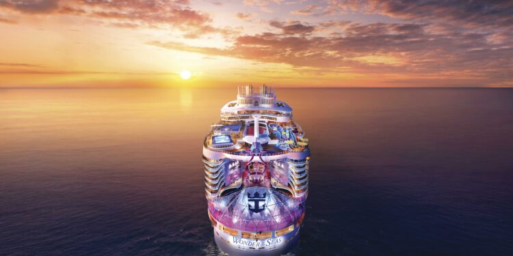Empresa de Viator lleva a clientes de viaje en el crucero más grande del mundo