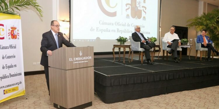 Empresarios españoles destacan "la hazaña de RD en financiar su industria turística" • Online Plus