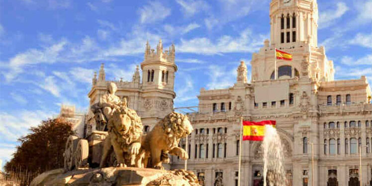 España confía en recuperación turística total en verano