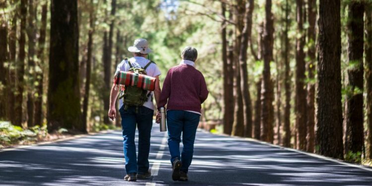 mayores personas vacaciones viajes imserso pareja tiempo libre solicitud