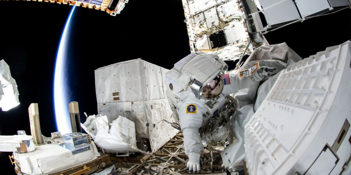 Estudio revela efectos de los viajes espaciales en astronautas