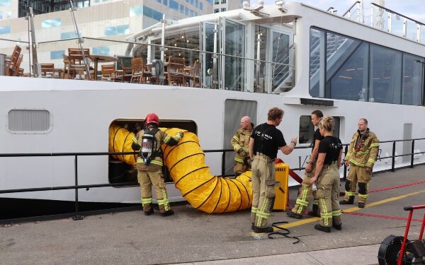 Evacúan pasajeros de crucero Viking Gymir tras explosión e incendio