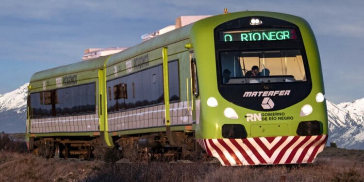 Con capacidad para 120 pasajeros la excursin en Formacin Materfer se realizar los mircoles y jueves Foto Tren Patagnico
