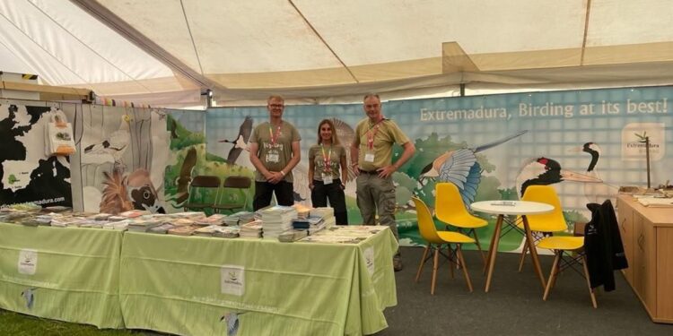 Extremadura se presenta en la feria británica Global Birdfair como uno de los "mejores destinos ornitológicos" de Europa