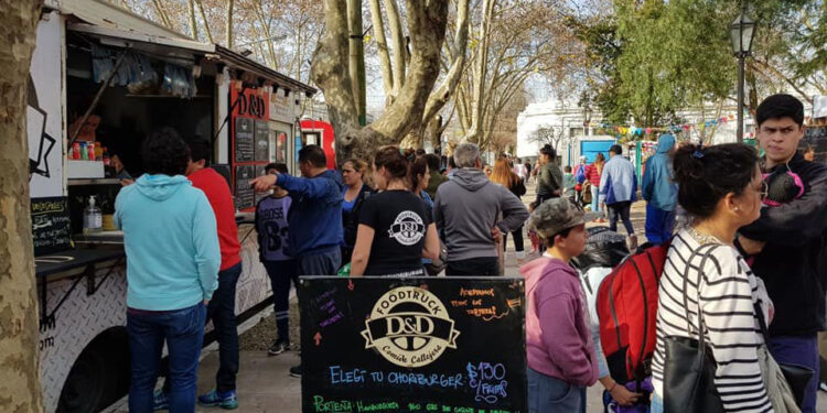 Fin de semana con foods trucks, muestra de cómics y jornada de freestyle en Almirante Brown – InfoRegión