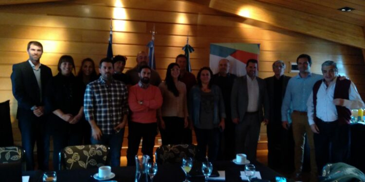 Finaliza Jornadas de Transporte Turístico Binacional con nuevas propuestas en el sector