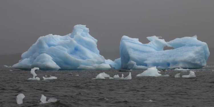 “Fue un golpe bastante duro”: Crucero choca contra un iceberg al estilo “Titanic” y pasajero graba el angustiante momento | Internacional | Noticias