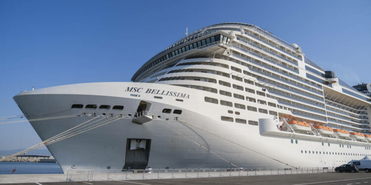 Hace escala en el Port el primer crucero de la naviera MSC con destino a Italia