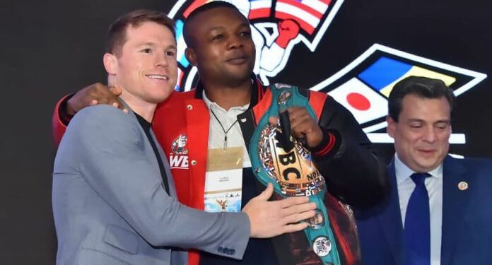 Ilunga Makabu defenderá el mundial crucero WBC contra Ryad Merhy
