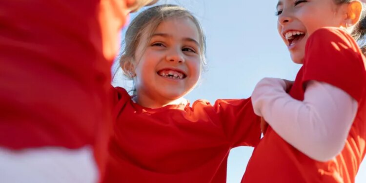 Infancias deportistas: cómo acomodar la rutina familiar para cumplir con entrenamientos, viajes y competencias
