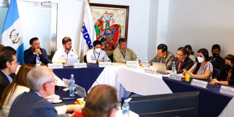 Instalan mesa para mejoramiento del Aeropuerto Internacional La Aurora