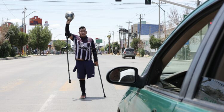 Isay domina el balón en los cruceros de Ciudad Juárez