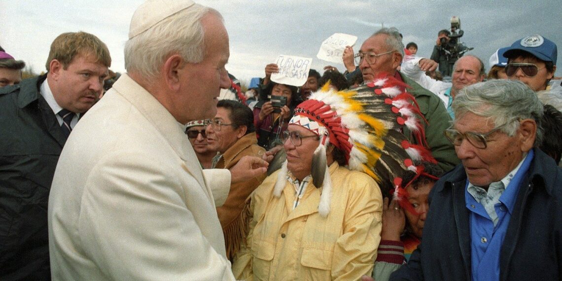Juan Pablo II en Canadá, un viaje "para proclamar la dignidad" de los pueblos indígenas
