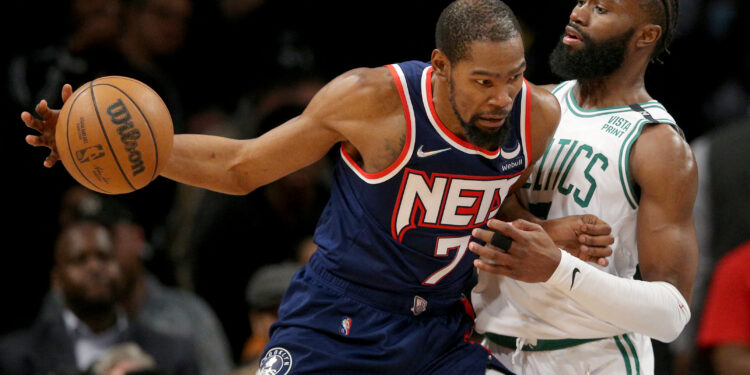 Kevin Durant (7) aún tiene un contrato de cuatro años con los Brooklyn Nets (Brad Penner-USA TODAY Sports)