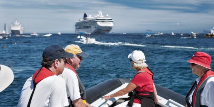 CRUCERO Y cruceristas turismo.png