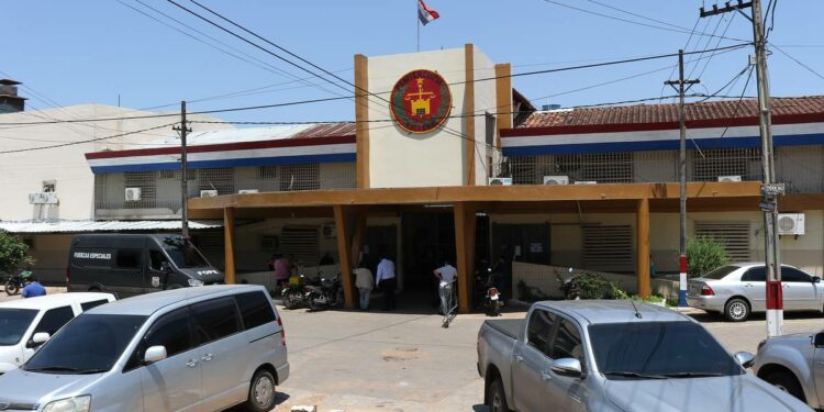 La Nación / Cierran cárceles de Tacumbú y del Este