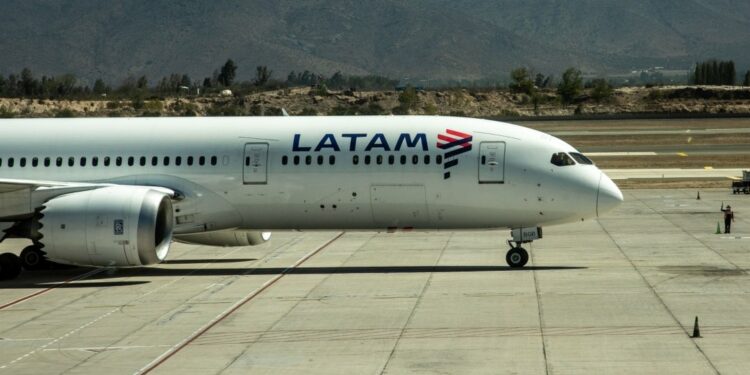La aerolínea Latam vuelve a conectar a Lima con Medellín y Cali con vuelos directos