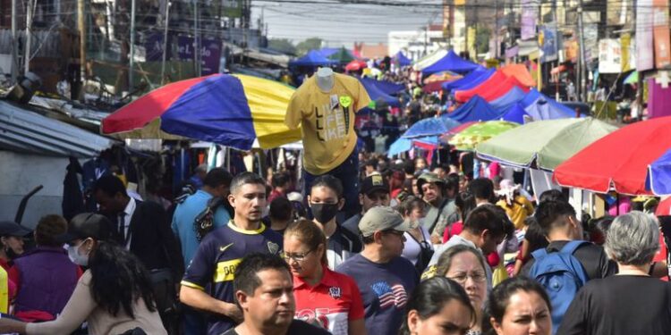 La gente aprovechó el agradable domingo para salir - Viajes