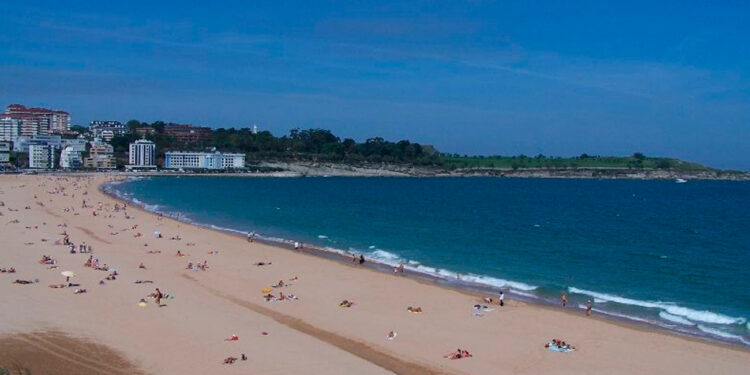 El Sardinero es una playa con una larga lista de puntos a...