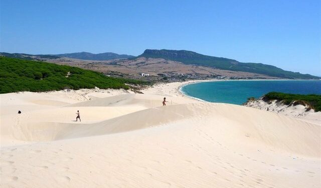 La playa de Bolonia elegida como la segunda mejor de Europa y la primera de España por European Best Destinations