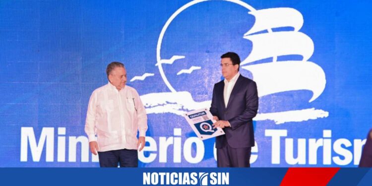 Lanza distintivo a la calidad, eficiencia y competitividad en la industria turística de RD
