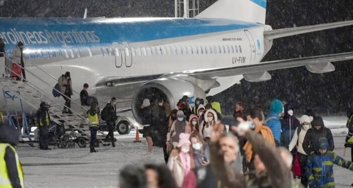 Las 24 Horas de Jujuy – Chapelco recibió con una gran nevada al primer vuelo proveniente de Brasil