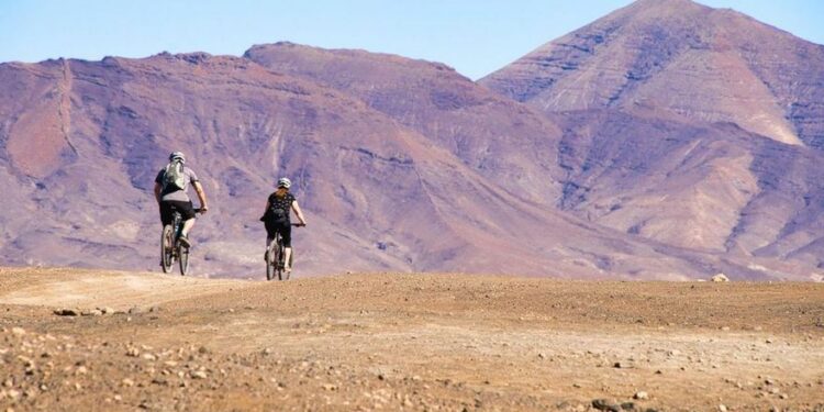 Las mejores rutas en bici para descubrir Lanzarote