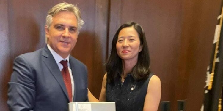 Llaryora se reunió con la alcaldesa de Boston » Municipalidad de Córdoba
