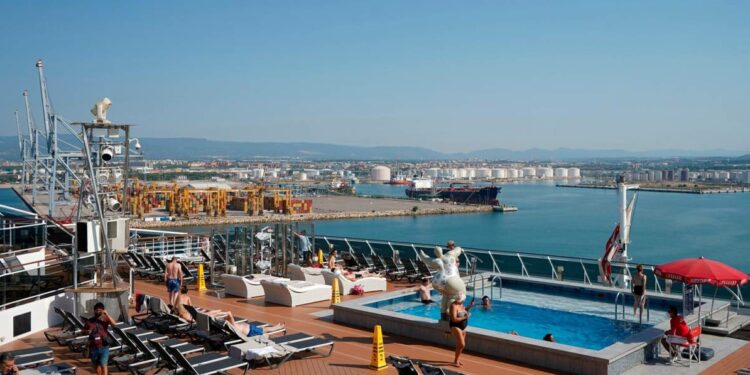 Llega a TGN el primer crucero de la compañía MSC Cruises