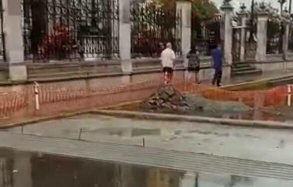 Lluvia evidencia mala planeación de megatope afuera de Catedral, en Mazatlán