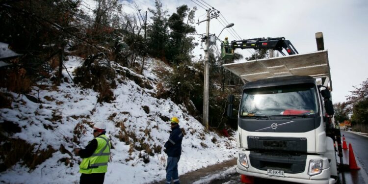 Lluvias en Santiago: Ministerio de Transportes llama a
