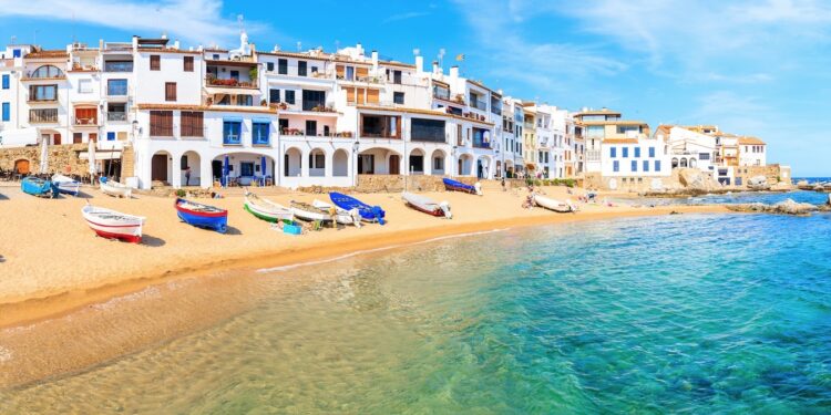 Los 11 pueblos con playa más bonitos de España