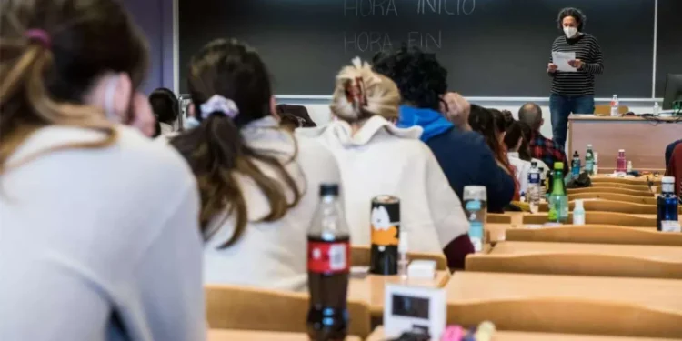 El grueso de las especialidades ofertan para 2023 el 80% de sus plazas docentes acreditadas, y 2 de ellas, Psiquiatría Infantil y Medicina Legal, llegan al 100%. Foto: DM