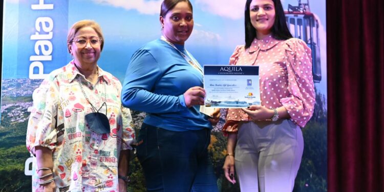 MITUR capacita a personal del sector turismo para alcanzar excelencia en servicios que reciben cruceristas en Puerto Plata » Red De Noticias