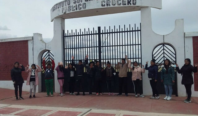 Más de un centenar de pobladores de Crucero (Carabaya) protestan en Lima exigiendo que se autorice el funcionamiento de un tecnológico