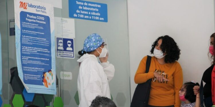 México suma otros 27 mil 973 casos de COVID, nuevo pico en quinta ola
