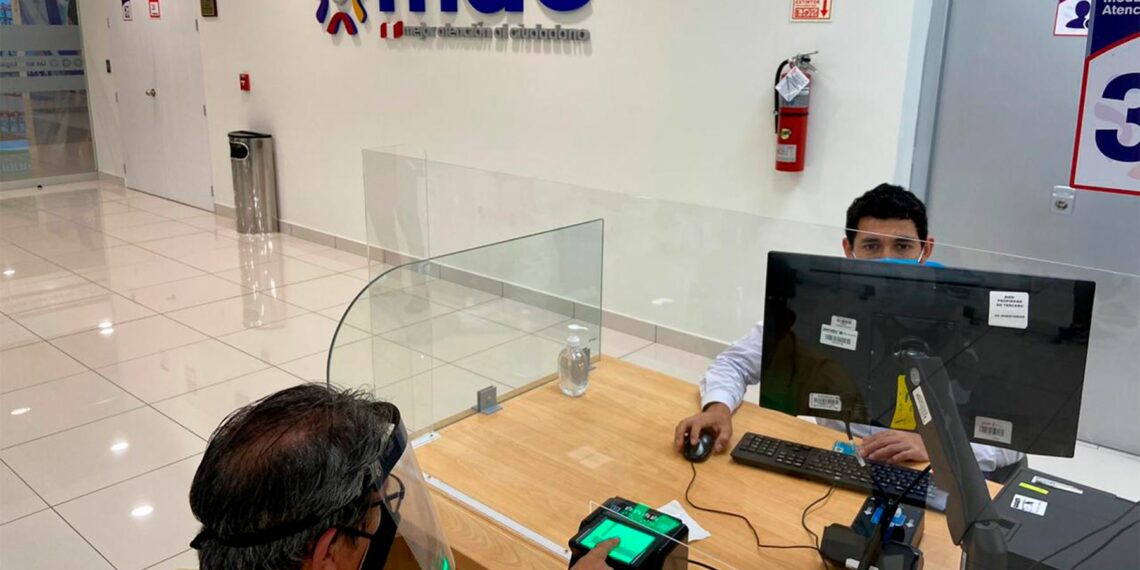 Los ciudadanos pueden acercarse a los Centros de Atención al Ciudadano (MAC) y oficinas descentralizadas para obtener su pasaporte electrónico. Foto: ANDINA/MIGRACIONES