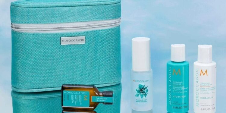 Nuevos neceseres de viaje de Moroccanoil, ya disponibles online en Llarcó