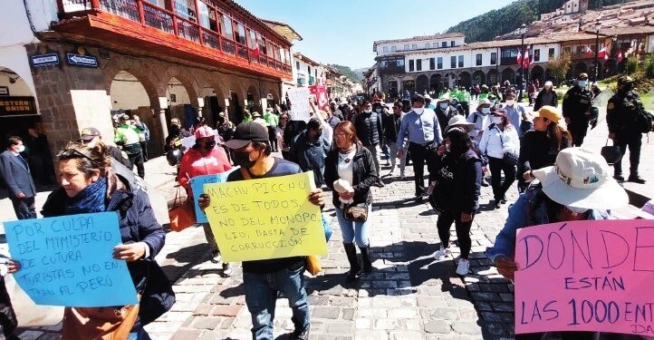 El Sindicato de Trabajadores y Operarios del Sector Turismo de Cusco denunció que los tickets solo se estarían dando a las grandes empresas que trabajan en su mayoría con turistas extranjeros.
