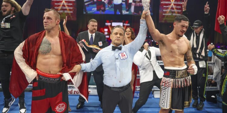 Peleó 10 rounds con la mandíbula fracturada y se coronó campeón mundial en uno de los mejores combates del año