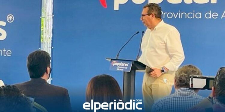 Pérez lamenta la “fijación” del Consell de Puig por implantar la tasa turística pese al rechazo del sector