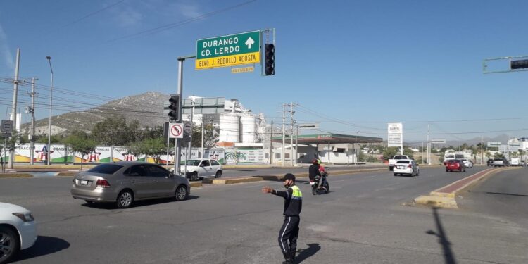 Ayer y desde la noche del jueves comenzaron las fallas en los semáforos del bulevar Miguel Alemán en confluencia con el Rebollo Acosta.