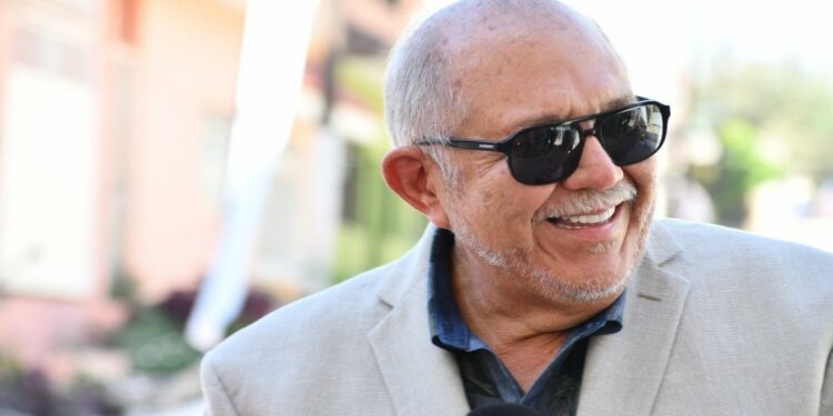 Piden las ONG aclarar viajes al alcalde de Mazatlán, Benítez Torres